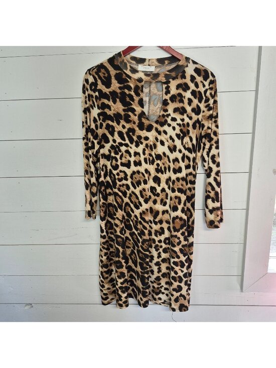 Janette Plus Dresses & Skirts - Janette USA Leopard Print Keyhole Neck Dress Size 1x